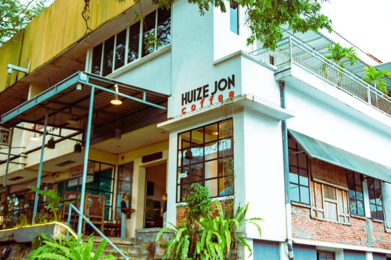 Huize Jon Hostel マラン エクステリア 写真